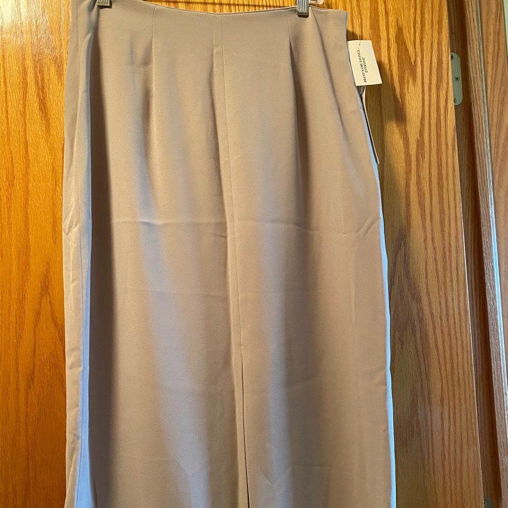 Pencil straight skirt. Long.